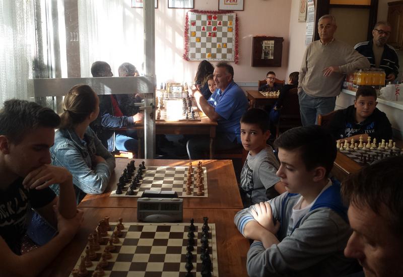 Djeca šahisti iz četiri grada se okupili u Mostaru