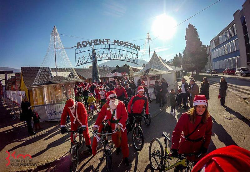 Djedovi Božićnjaci na biciklima najavili dolazak u Mostar