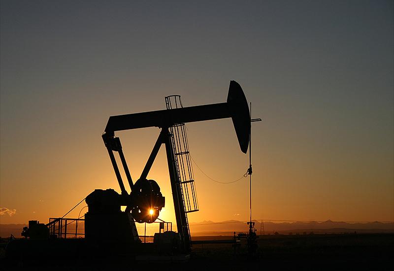 Ilustracija - Opao broj naftnih platformi, porasla cijena nafte