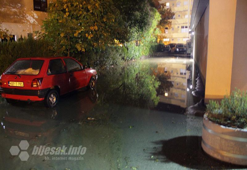 Nakon prve kiše na ulice Mostara isplivale fekalije