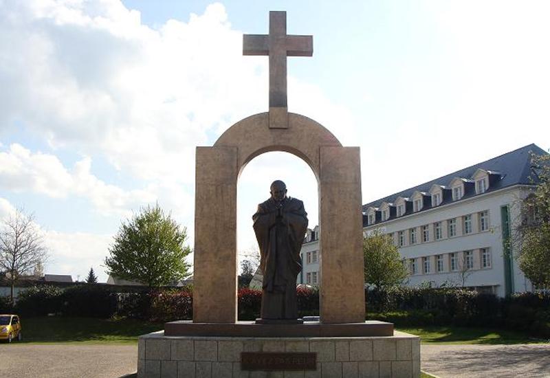 Sud naredio uklanjanje križa sa spomenika papi Ivanu Pavlu II.