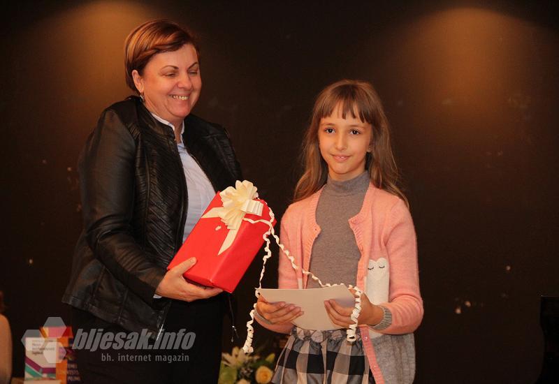 Mostar: Osmogodišnjakinja Ana najčitateljica  s 85 pročitanih knjiga ove godine