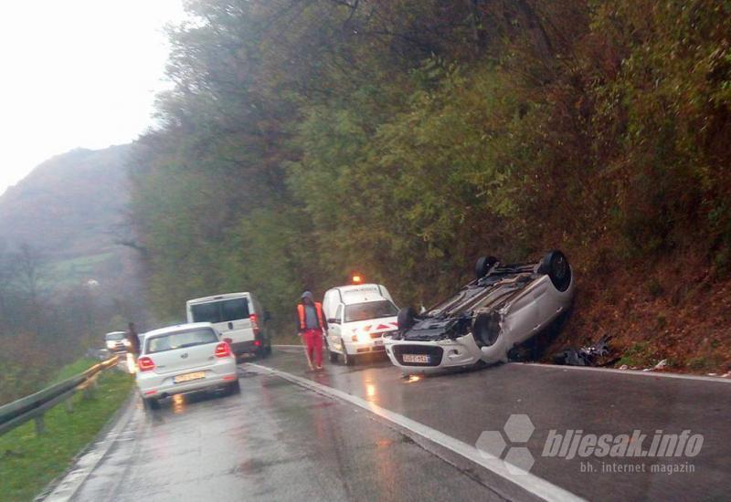 M-5: Jedna osoba ozlijeđena u prevrtanju automobila