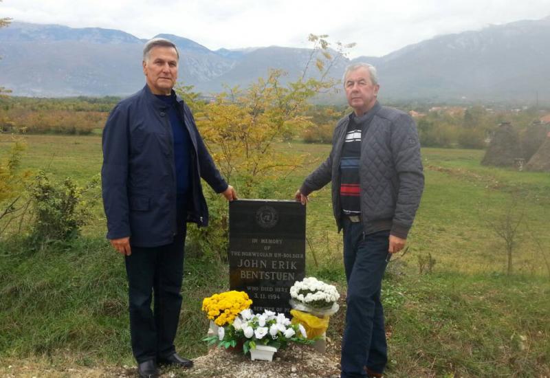 Prisjećanje na norveškog humanitarca kod spomen ploče - Mostar: Bjelopoljci se prisjetili poginulog norveškog humanitarca