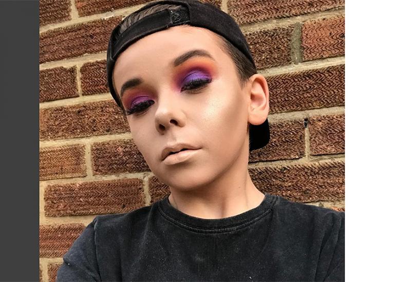 Desetogodišnji dječak zarađuje na šminkanju 