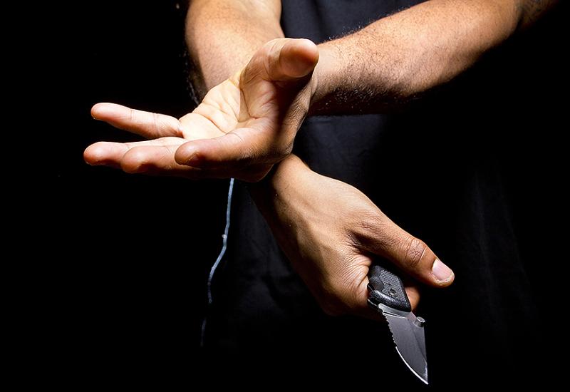 Mostar: Nožem napao policajca