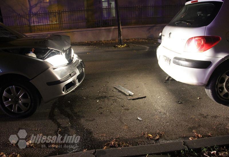 Detalj s mjesta sudara - Mostar: U sudaru tri automobila tri osobe ozlijeđene