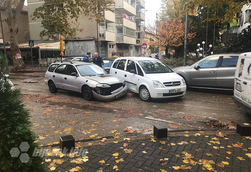  - Mostar: Lakši sudar na izlazu iz Zagrebačke ulice