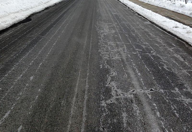 Potreban maksimalan oprez vozača: Ugaženi snijeg na  M-15 Glamoč-Mlinište