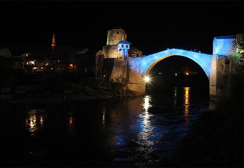 Stari most u plavoj boji