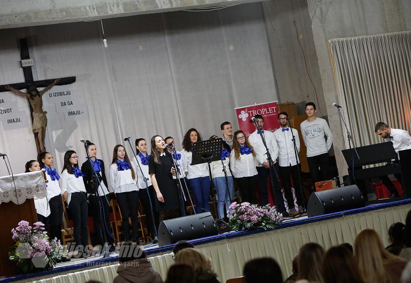 [FOTO] Mladi iz hercegovačkih župa zapjevali duhovne pjesme
