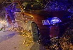 Mostar: Mladić ispao iz automobila i poginuo, Fordom pokosili rasvjetni stup