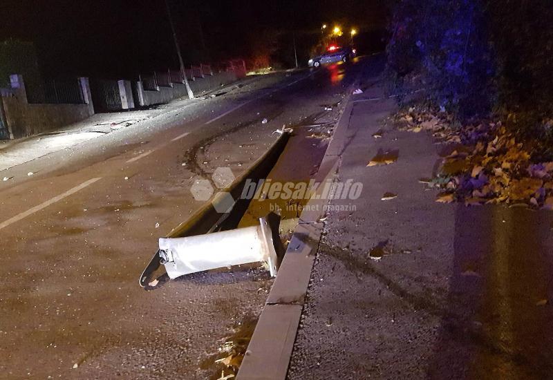 Mostar: Mladić ispao iz automobila i poginuo, Fordom pokosili rasvjetni stup