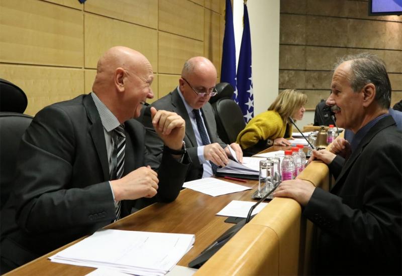 Zakon o PIO nije prva točka sjednice, Novalić poručio da se ne igra s umirovljenicima