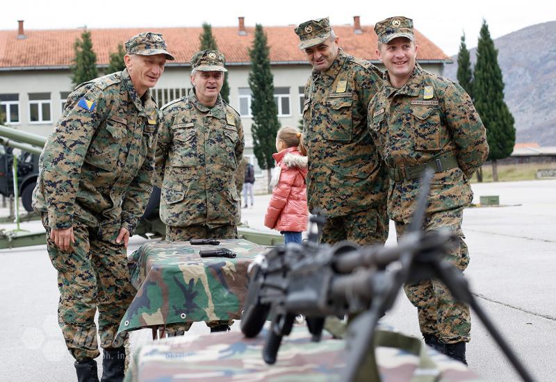 Naoružanje u BiH: Vojska preživljava od donacija