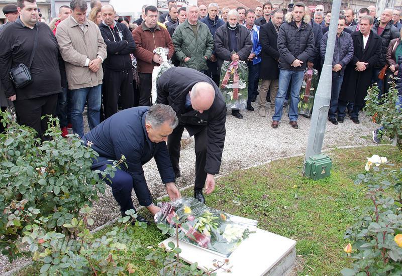 Polaganjem cvijeća u Mostaru obilježen Dan državnosti BiH