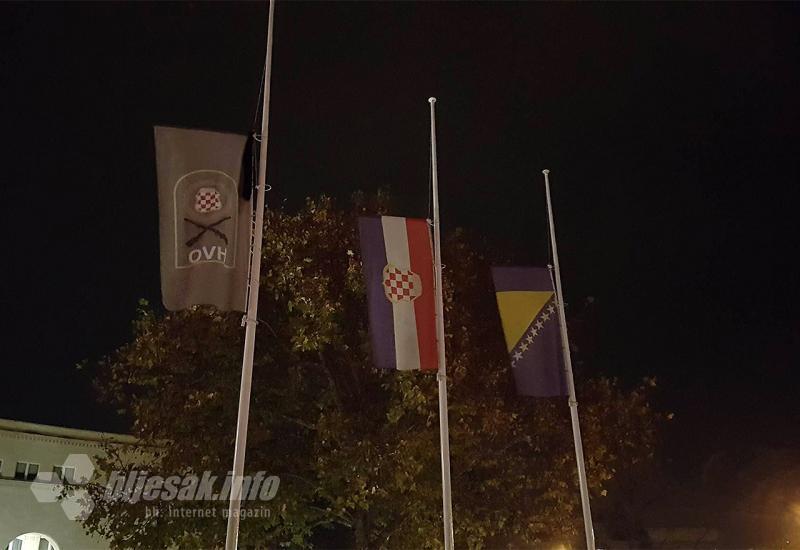 Zastave spuštene na pola koplja - U Mostaru održane mise i paljenje svijeća za generala Praljka