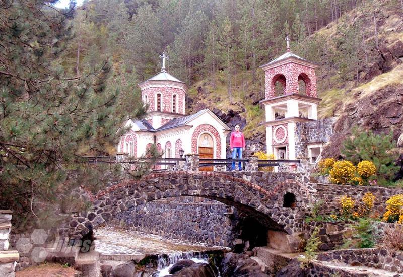 Crkva svetog Jovana Krstitelja u Belim Vodama - Mokra Gora/Drvengrad – Kusturičino carstvo i biseri