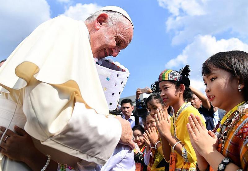 Papa Franjo spomenuo riječ "Rohinje"