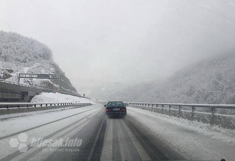 Vozači obratite pozornost: Ugaženi snijeg i led na kolniku