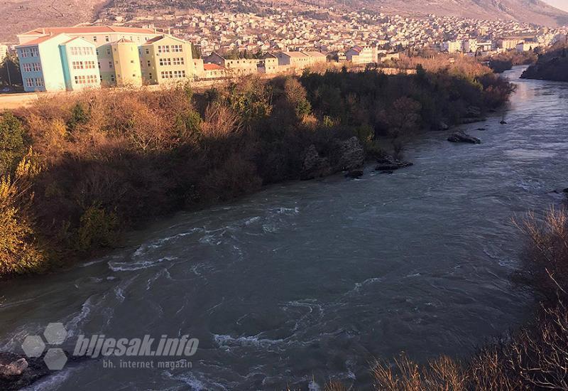 Neretva nikada prljavija i tamnija iz samo jednoga razloga