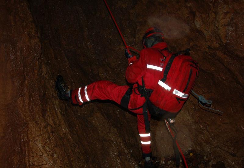 Izvedena akcija spašavanja iz jame