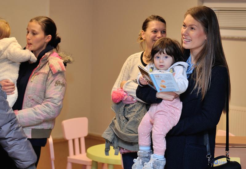 Roditelji na Danima otvorenih vrata Planet Montessori - Planet Montessori, Mostar:  Pomozi mi da to uradim sam