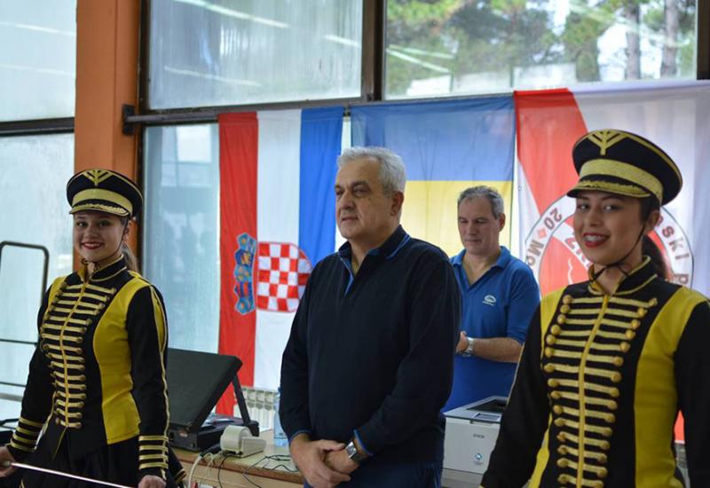 Turnir je otvorio gradonačelnik Mostara,  Ljubo Bešlić - Mostar: Održano međunarodno plivačko natjecanje 