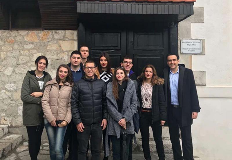 Studenti u pratnji profesora i voditelja studija, doc. dr. Veldina Ovčine - Studenti Turizma u posjeti Muzeju Hercegovine 