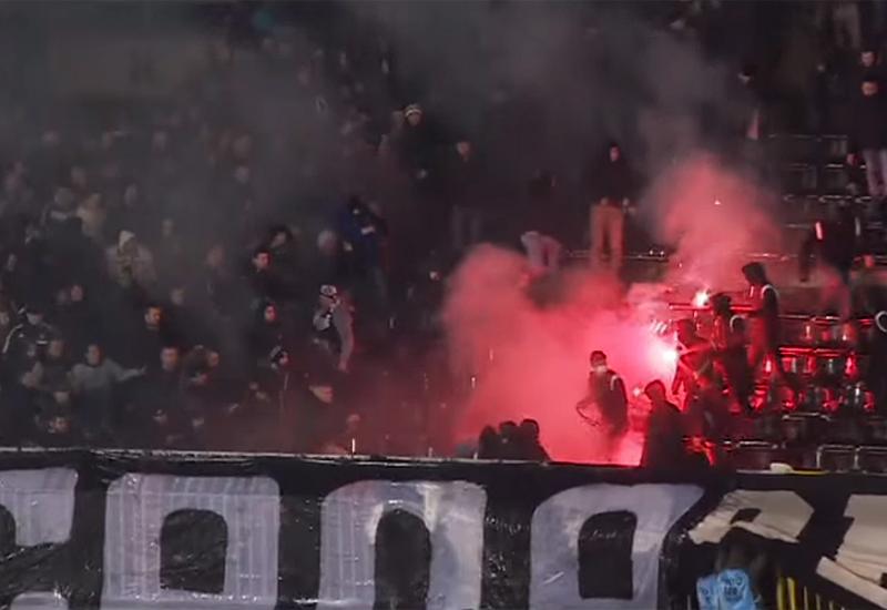 Dramatično na utakmici Partizana i Zvezde: Masovna tučnjava na južnoj tribini
