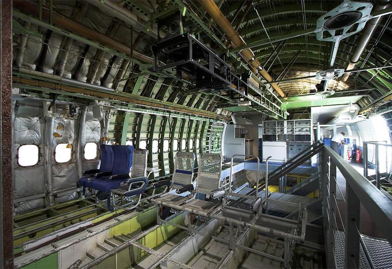 Unutrašnjost gornje palube (747 izložen u muzeju) - Jumbo Jet se oprašta od američkih putnika