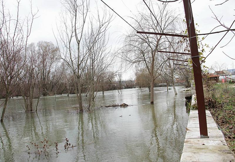 U Mostaru i Ljubuškom na snazi redovne mjere obrane od poplava, u porastu vodostaj Bregave