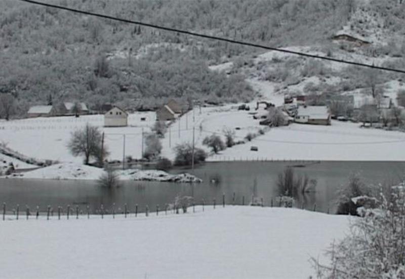 Samo u Hercegovini: Pećina napravila jezero i podijelila selo na dva dijela