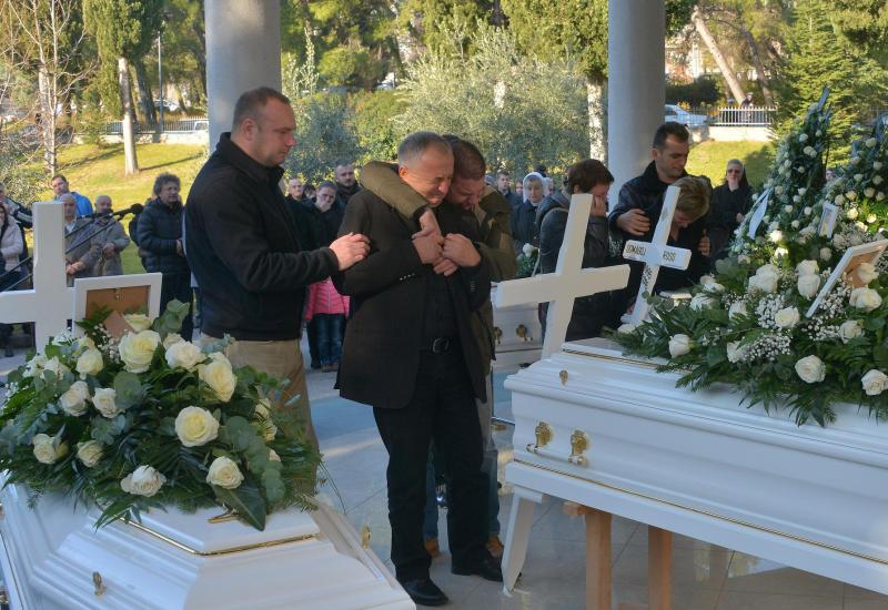 Ispraćaj pun suza  - Sjećanje na tragično preminule studente i nesreću koja je Mostar i regiju zavila u crno 