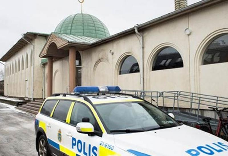 Napadnuta džamija Saffle u gradu Karstadu - Švedska: Napadači razbili prozore i u džamiju bacali pirotehnička sredstva