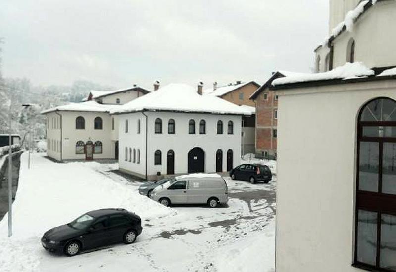Džamija u Kiseljaku - Austrijski državljani oštetili fasadu džamije u Kiseljaku