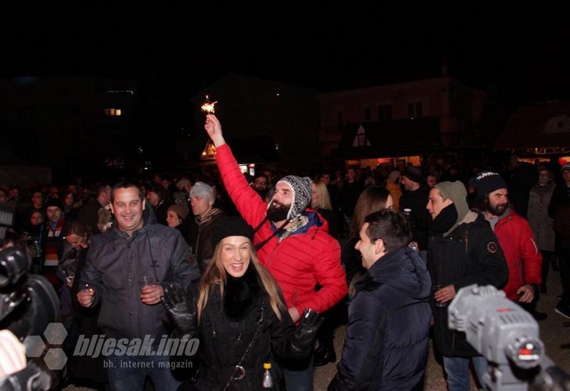 Mostar je veliki slavljem na otvorenom ušao u 2018. godinu - Mostar uz slogan 