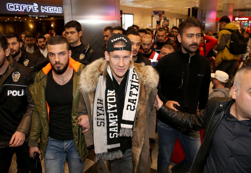 Domagoj Vida stigao u Istanbul, u srijedu će i službeno postati nogometaš Bešiktaša