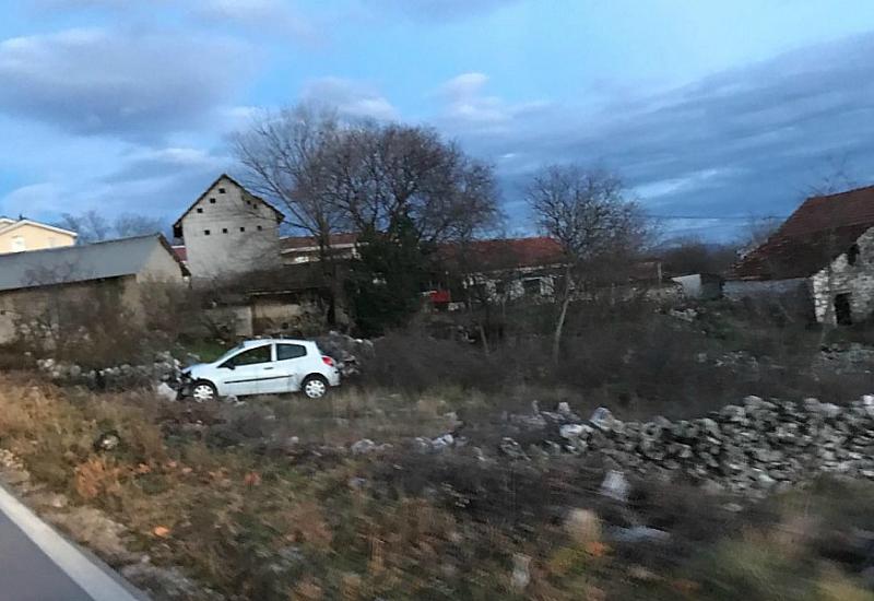 Prometna nesreća - Čitluk - Mostar: Clio sletio s ceste