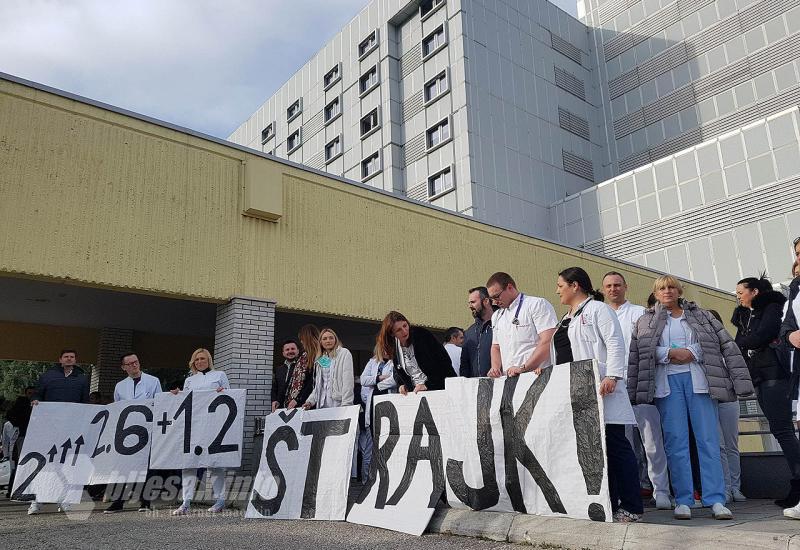 Štrajk zdravstvenih radnika ispred SKB Mostar - HNŽ: Zdravstvo pred kolapsom, a Vlada odugovlači