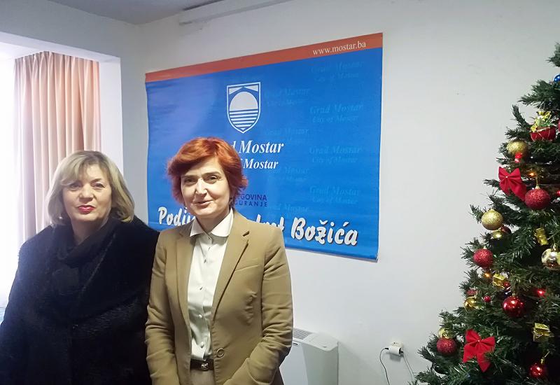 Radmila Komadina i Zdravka Marić - Grad Mostar ponovno darovao socijalno ugrožene obitelji