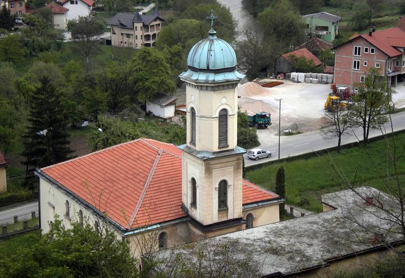 Pravoslavci dočekuju Božić u urušenom nacionalnom spomeniku