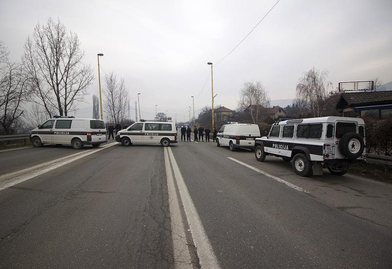 Radnici Željezare blokirali  promet na M-17