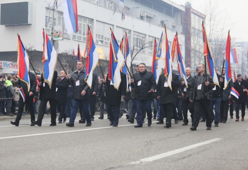 Dodik na defileu: Srbi s ove strane Drine formirat će svoju državu!