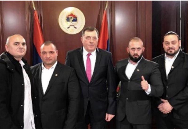 Milorad Dodik sa pripadnicima 