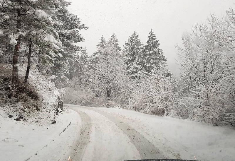 BiHAMK: Budite oprezni, snijeg i poledica na cestama