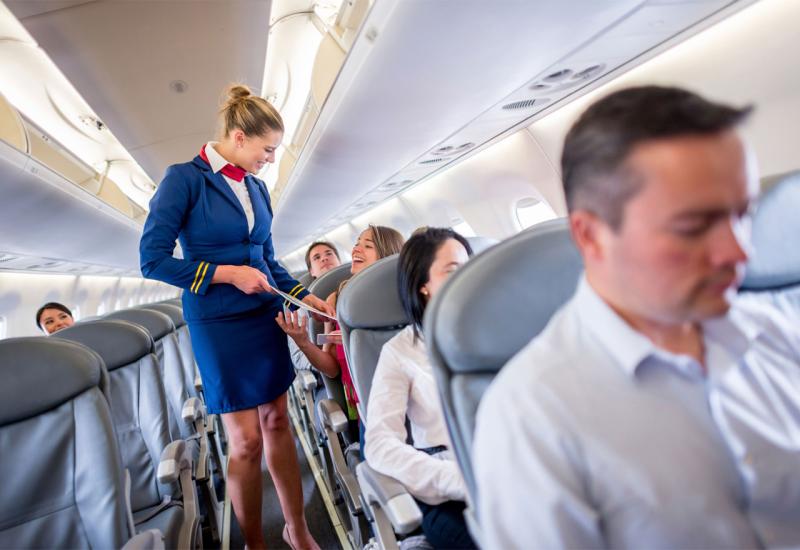 Stjuardese savjetuju: Koje piće preskočiti, najbolje vrijeme za sex u avionu...