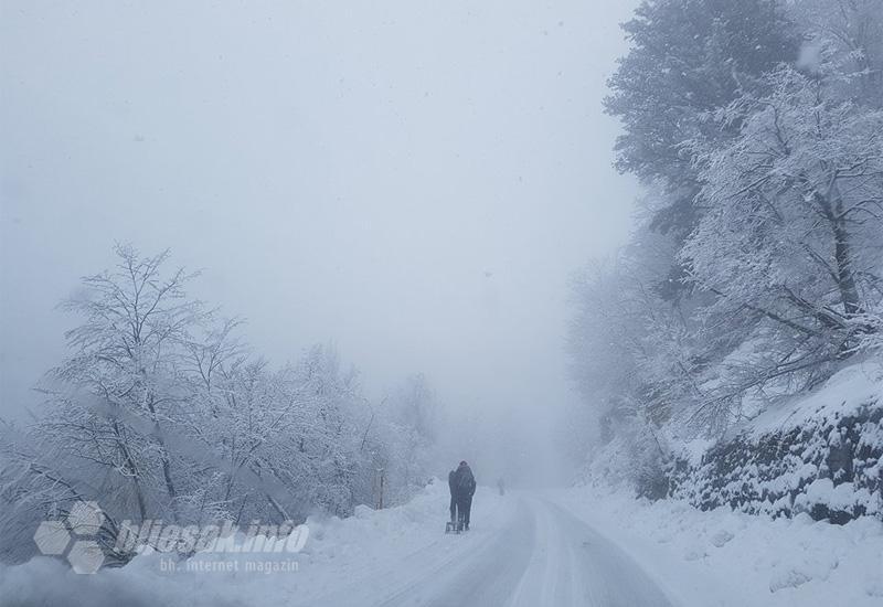 Mostarci uživaju u snježnim radostima na Rujištu