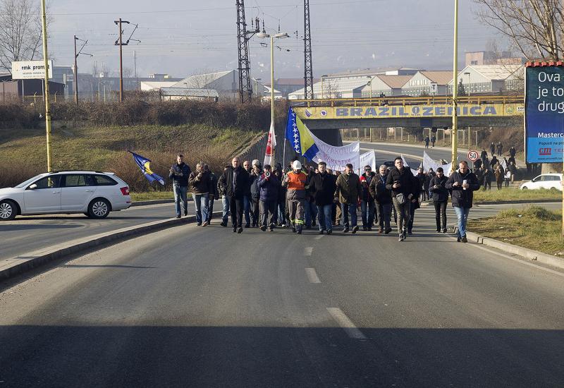 Odblokiran promet na M-17, radnici Željezare napustili petlju Blatuša