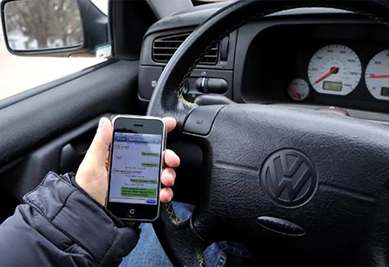 100 KM kazne za mobitel u vožnji